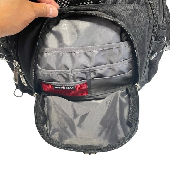 SwissGear Wenger 1900 ScanSmart TSA 17-Inch Laptop Backpack for Work or Travel - Picture 6 of 13